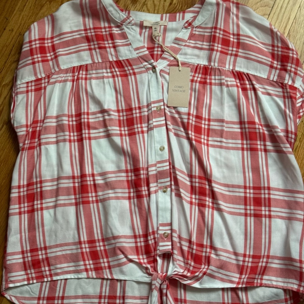 Ladies Como red and white tie front top size xl.